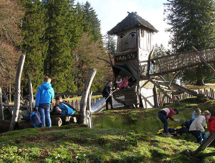 Vesper auf dem Spielplatz